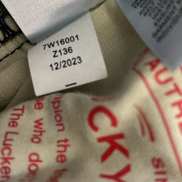 Lucky Brand Sweet Mid Rise Crop Jeans Frayed
Dark Wash Denim Size 31 - Picture 10 of 12